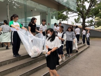 短大学友会主催学内クリーン活動を実施しました